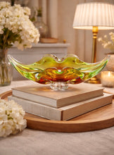 Load image into Gallery viewer, Vintage kunstglass-skål i grønn- og ambertoner – ca. 1960–70-tallet
