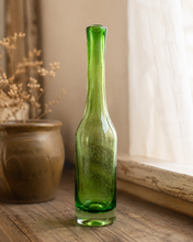 Load image into Gallery viewer, Grønn dekorflaske/vase i glass
