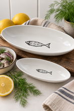 Load image into Gallery viewer, 2 ovale fiskefat – «Sill i dill»-motiv
