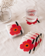 Load image into Gallery viewer, Marimekko underlag i etui – 6 stk
