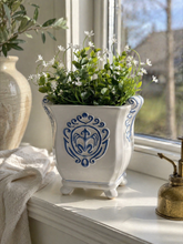 Load image into Gallery viewer, Dekorativ blomsterkrukke i keramikk
