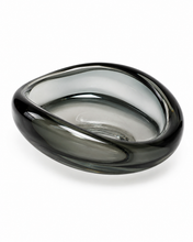 Load image into Gallery viewer, Vintage kunstglasskål i røykgrått glass
