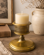 Load image into Gallery viewer, Vintage lysestake i messing

