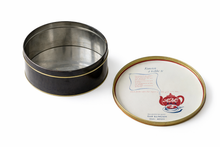 Load image into Gallery viewer, Vintage ABC Tea blikkboks – Ø 21 cm

