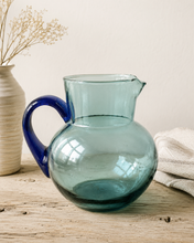 Load image into Gallery viewer, Vintage glassmugge i grønnblått glass
