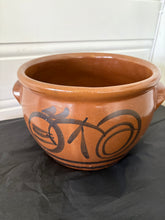 Load image into Gallery viewer, Vintage keramikkbolle med hanker
