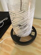 Load image into Gallery viewer, Vintage Movie-Lampe fra Econlight med Niagara Falls-motiv.
