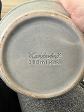 Load image into Gallery viewer, Håndlaget skål
